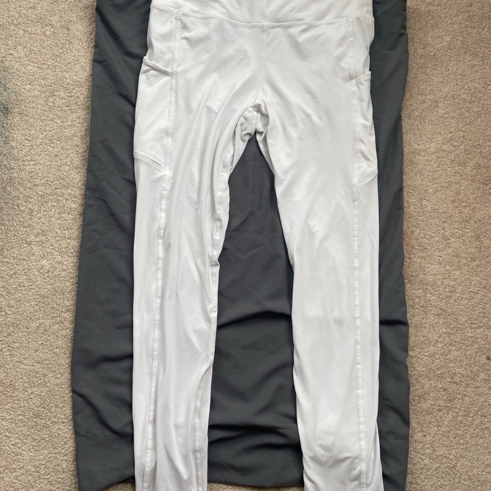 WHITE POCKET LEGGINGS